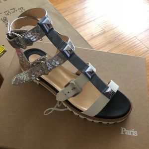Unused Christian Louboutin- Rocknbuckle Flat Metal